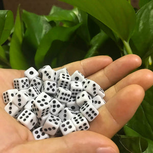 50 Pcs/Lot Dices 8mm Plastic White Gaming Dice Standard Six Sided Decider Birthday Parties